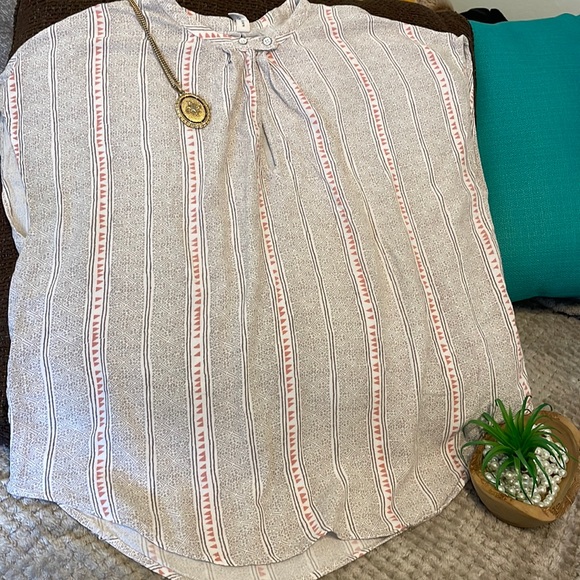 Gentle Fawn Geometric Top - Picture 1 of 6